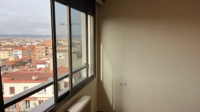Piso en alquiler en Calle Solidaridad, Centro (Logroño) de 1.300 €<span>/mes</span>