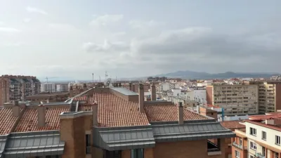 Piso en alquiler en Calle Solidaridad, Centro (Logroño) de 1.300 €<span>/mes</span>