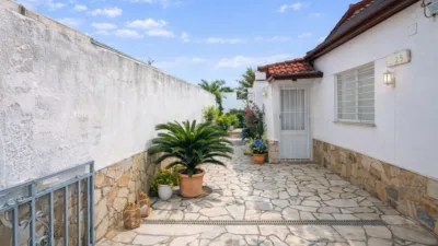 Chalet en venta en Carrer dels Cirerers, Urbanitzacions del Nord (Lloret de Mar) de 399.000 €