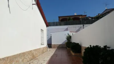 Chalet en venta en Carrer dels Cirerers, Urbanitzacions del Nord (Lloret de Mar) de 399.000 €