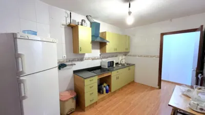 Terraced House in Town Centre photo 13