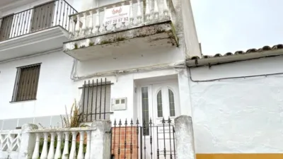 Terraced House in Town Centre photo 37