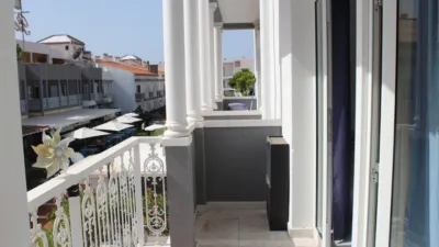 Duplex on Arenales Street photo 2
