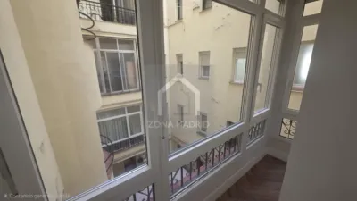 Apartment on Calle de Fernán González photo 11