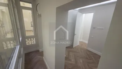 Apartment on Calle de Fernán González photo 12