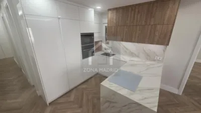 Apartment on Calle de Fernán González photo 4