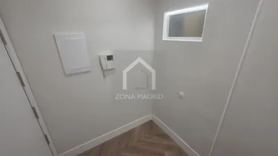 Apartment on Calle de Fernán González photo 6