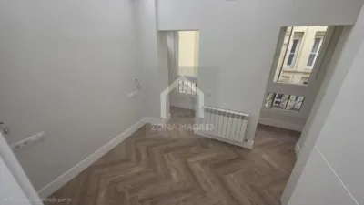 Apartment on Calle de Fernán González photo 9