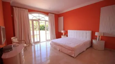 Chalet on Calle El Paraiso Barronal photo 13