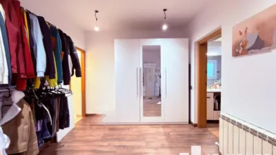 Chalet en venta en Terrassa, Les Arenes-Can Montllor-La Grípia (Distrito La Grípia-Sant Llorenç. Terrassa) de 373.000 €
