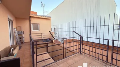 Chalet en venta en Terrassa, Les Arenes-Can Montllor-La Grípia (Distrito La Grípia-Sant Llorenç. Terrassa) de 373.000 €