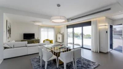 Chalet en venta en Campoamor, Dehesa de Campoamor-Aguamarina (Distrito Orihuela Costa. Orihuela) de 1.195.000 €