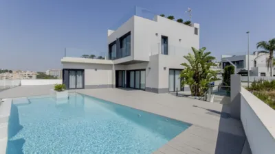 Chalet en venta en Campoamor, Dehesa de Campoamor-Aguamarina (Distrito Orihuela Costa. Orihuela) de 1.195.000 €