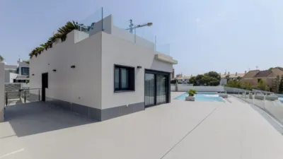 Chalet en venta en Campoamor, Dehesa de Campoamor-Aguamarina (Distrito Orihuela Costa. Orihuela) de 1.195.000 €
