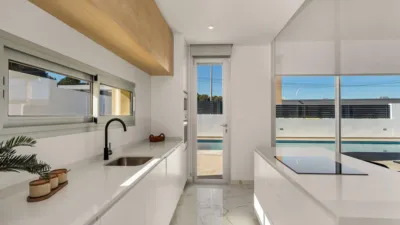 Chalet on Calle Angel Garcia Rogel-Bal, No. 21 photo 26