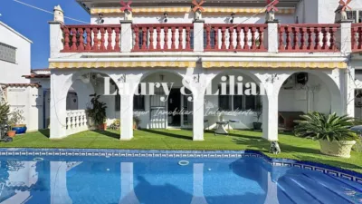 Single-family home in Empuriabrava photo 3