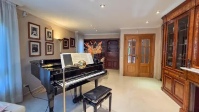Chalet on Calle de San Isidro Labrador photo 8
