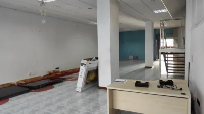 Local comercial en venta en Calle Manuel Platas Varela - Más