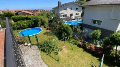 Chalet en venta en Calle Barrio Brazomar, Número 46, Cotolino (Castro Urdiales) de 650.000 €