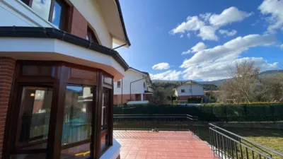 Casa adosada en venta en Calle Barrio Sámano-Helguera, Sámano (Castro Urdiales) de 335.000 €