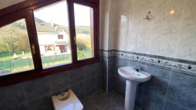 Casa adosada en venta en Calle Barrio Sámano-Helguera, Sámano (Castro Urdiales) de 335.000 €