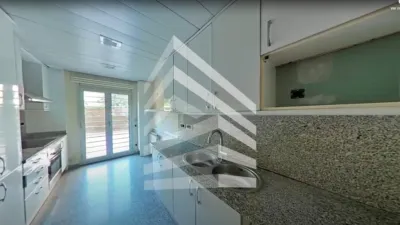 Apartment on Carrer de Rosa Sensat photo 6