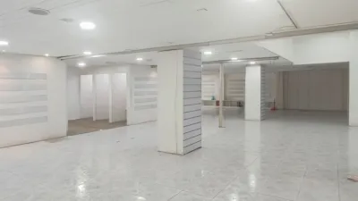 Local comercial en alquiler en Ronda de Outeiro, cerca de Calle del Alcalde Liaño Flores - Més