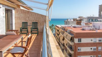 Top-floor apartment in Calle Moriones photo 3