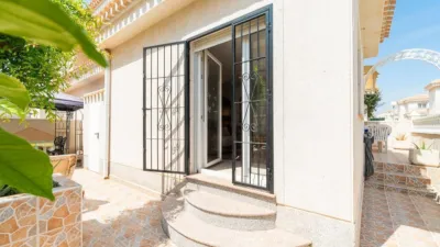 Semi-detached house on Calle de Nicolás Bussi photo 40