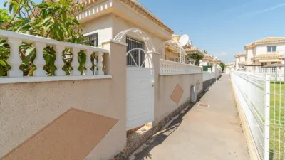 Semi-detached house on Calle de Nicolás Bussi photo 42