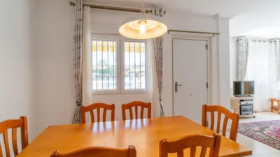 Casa adosada en venta en Calle de Nicolás Bussi - Más
