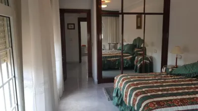 Chalet on Calle de José Canalejas photo 3