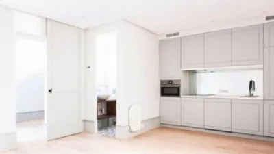 Apartment in Salamanca District photo 3