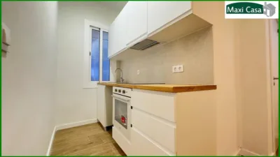 Piso en venta en Carrer de Còrsega, cerca de Carrer de Sant Quintí, El Camp de l'Arpa del Clot (Distrito Sant Martí. Barcelona Capital) de 225.000 €