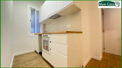 Piso en venta en Carrer de Còrsega, cerca de Carrer de Sant Quintí, El Camp de l'Arpa del Clot (Distrito Sant Martí. Barcelona Capital) de 225.000 €
