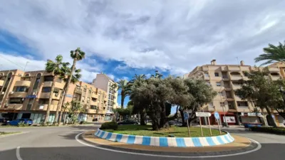 Piso en venta en Calle del Rector Gustavo Villapalos, 4, Centro (Distrito Núcleo Urbano. Roquetas de Mar) de 125.000 €