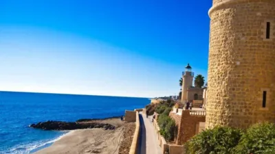 Piso en venta en Calle del Rector Gustavo Villapalos, 4, Centro (Distrito Núcleo Urbano. Roquetas de Mar) de 125.000 €
