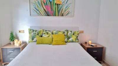 Piso en venta en Calle del Rector Gustavo Villapalos, 4, Centro (Distrito Núcleo Urbano. Roquetas de Mar) de 125.000 €