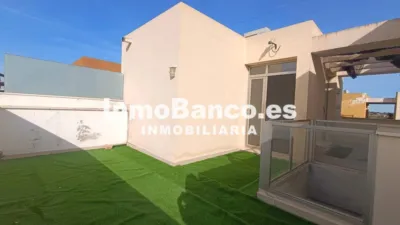 Chalet en alquiler en Carrer Azalees, La Pobla de Vallbona de 1.900 €<span>/mes</span>