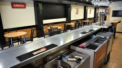 Local comercial en venta en Travesía de Rianxo, 5 - Más