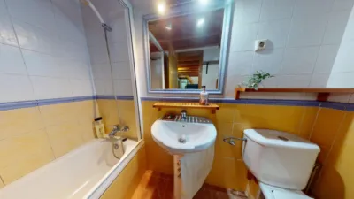 Piso en venta en Calle de los Picos de Europa, cerca de Calle de Enrique Velasco, Numancia (Distrito Puente de Vallecas. Madrid Capital) de 160.000 €