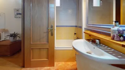 Piso en venta en Calle de los Picos de Europa, cerca de Calle de Enrique Velasco, Numancia (Distrito Puente de Vallecas. Madrid Capital) de 160.000 €