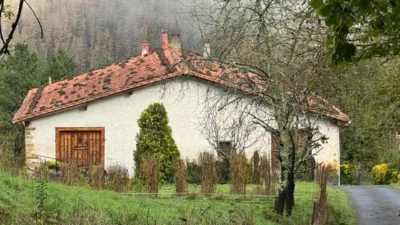 Rustic farm on Barrio Zulaaldea Street photo 2