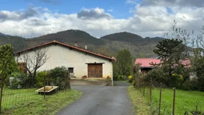 Rustic farm on Barrio Zulaaldea Street photo 3
