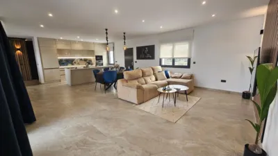 Chalet en venta en Calle Rojales - Vista 2