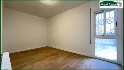 Piso en venta en Carrer de Santapau, cerca de Carrer d' Escòcia, Vilapicina-La Torre Llobeta (Distrito Nou Barris. Barcelona Capital) de 289.000 €