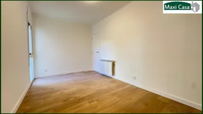 Piso en venta en Carrer de Santapau, cerca de Carrer d' Escòcia, Vilapicina-La Torre Llobeta (Distrito Nou Barris. Barcelona Capital) de 289.000 €