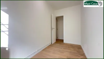 Piso en venta en Carrer de Santapau, cerca de Carrer d' Escòcia, Vilapicina-La Torre Llobeta (Distrito Nou Barris. Barcelona Capital) de 289.000 €