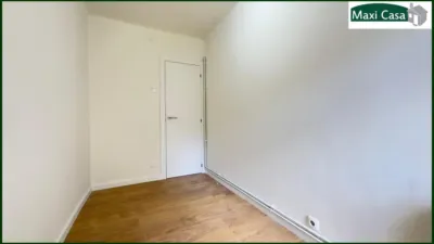 Piso en venta en Carrer de Santapau, cerca de Carrer d' Escòcia, Vilapicina-La Torre Llobeta (Distrito Nou Barris. Barcelona Capital) de 289.000 €