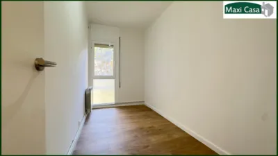 Piso en venta en Carrer de Santapau, cerca de Carrer d' Escòcia, Vilapicina-La Torre Llobeta (Distrito Nou Barris. Barcelona Capital) de 289.000 €